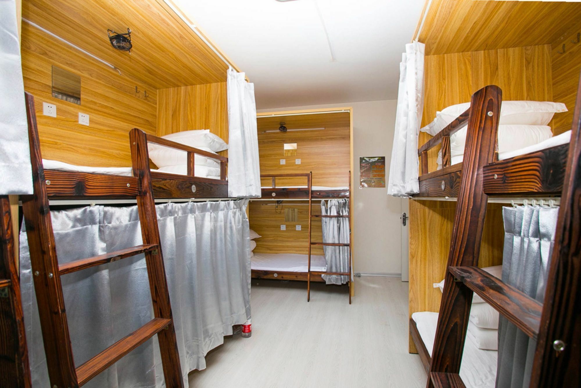 Harbin Riceshop Youth Hostel, Luaran gambar